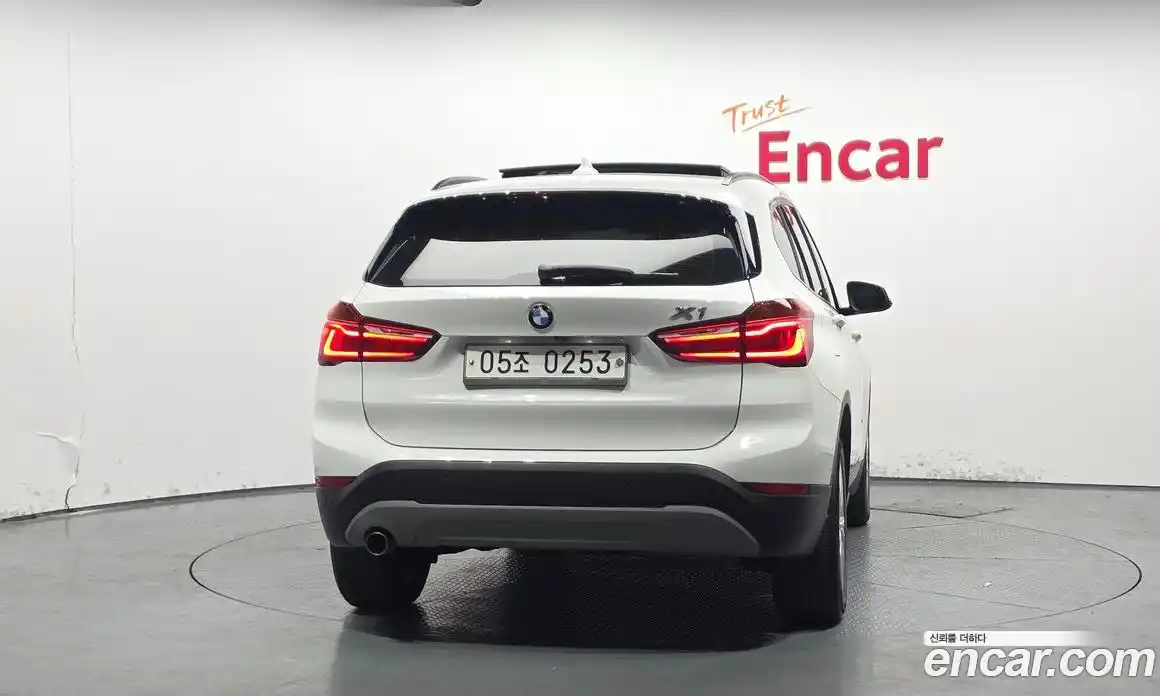 BMW X1 2016 2.0 автомат (гидро), фото 4