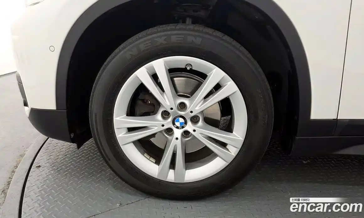 BMW X1 2016 2.0 автомат (гидро), фото 5
