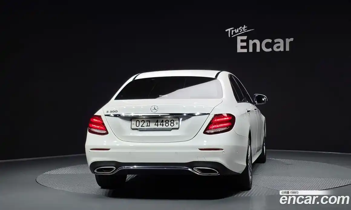 Mercedes-Benz E-Class 2018 2.0 автомат (гидро), фото 4