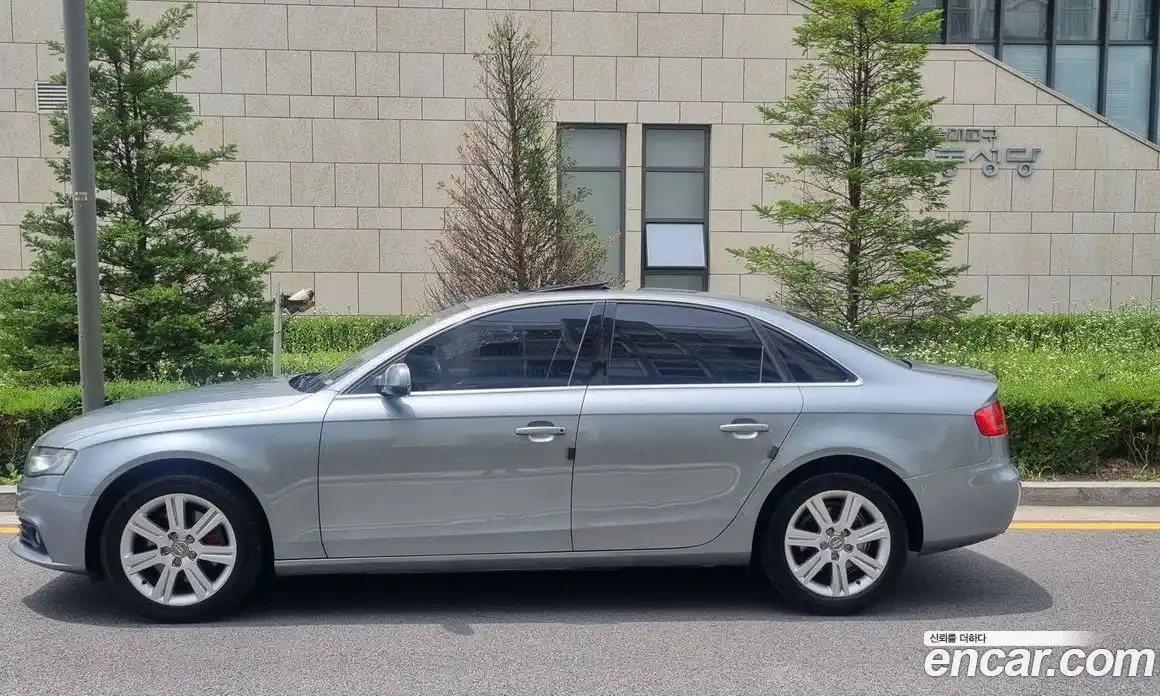 Audi A4 2010 2.0 автомат (гидро), фото 4