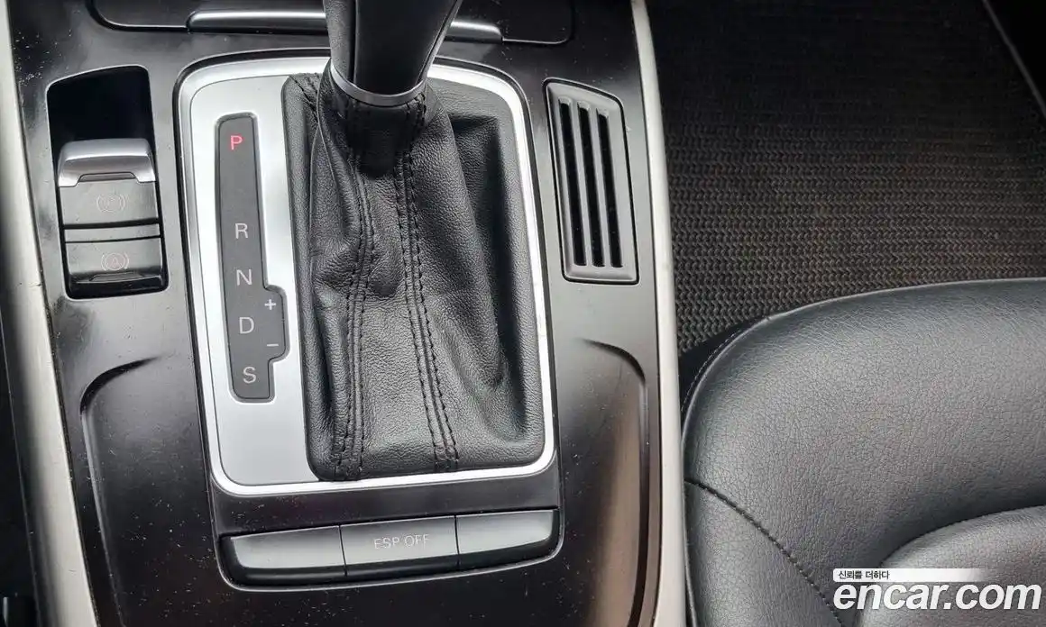 Audi A4 2010 2.0 автомат (гидро), фото 9