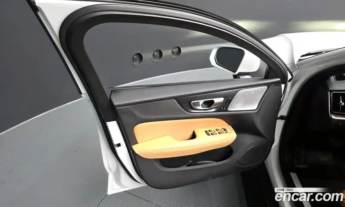 Volvo V60 2021 2.0 автомат (гидро), фото 14
