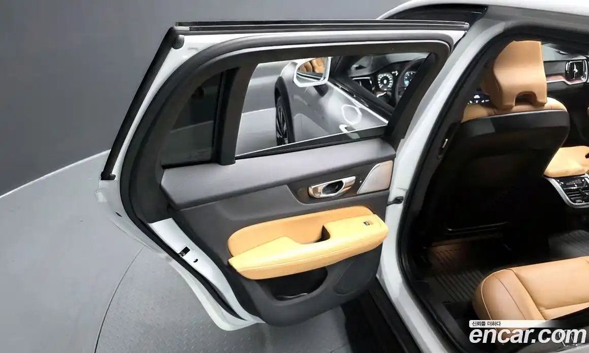 Volvo V60 2021 2.0 автомат (гидро), фото 15