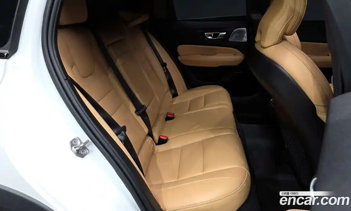 Volvo V60 2021 2.0 автомат (гидро), фото 18