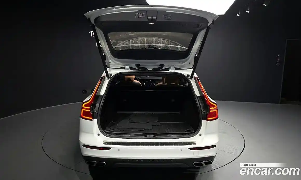 Volvo V60 2021 2.0 автомат (гидро), фото 26