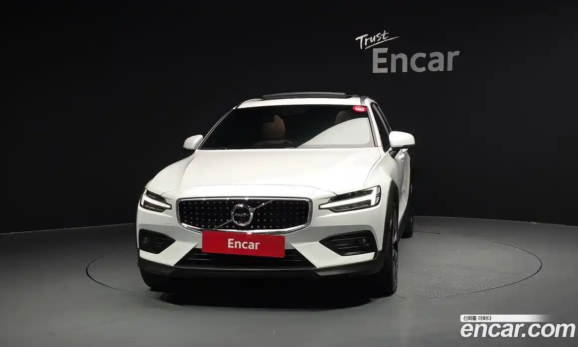 Volvo V60 2021 2.0 автомат (гидро), фото 3