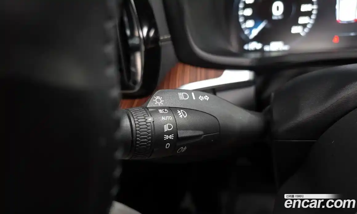 Volvo V60 2021 2.0 автомат (гидро), фото 37