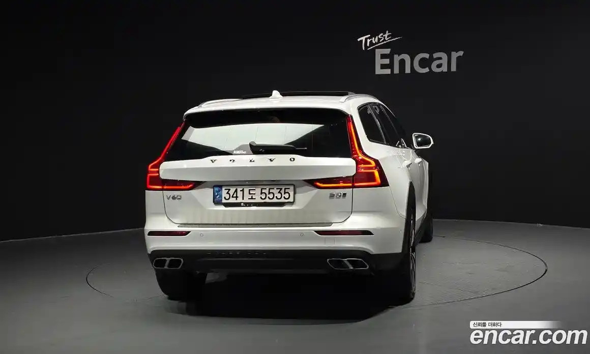 Volvo V60 2021 2.0 автомат (гидро), фото 4