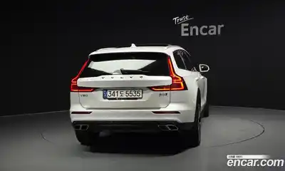 Volvo V60 2021 2.0 автомат (гидро), миниатюра 4