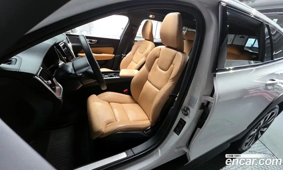 Volvo V60 2021 2.0 автомат (гидро), фото 47