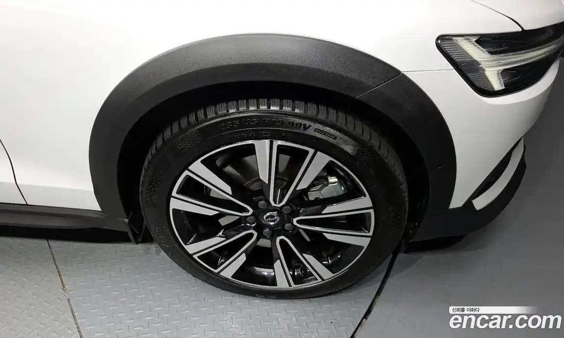 Volvo V60 2021 2.0 автомат (гидро), фото 49