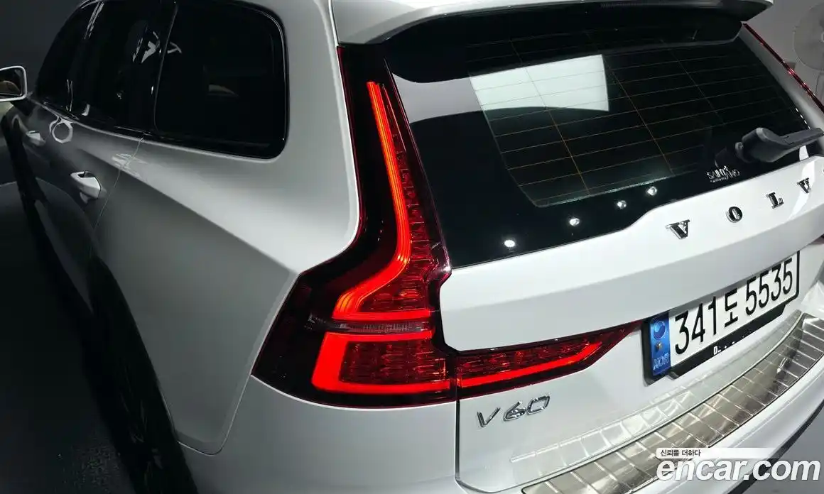 Volvo V60 2021 2.0 автомат (гидро), фото 9