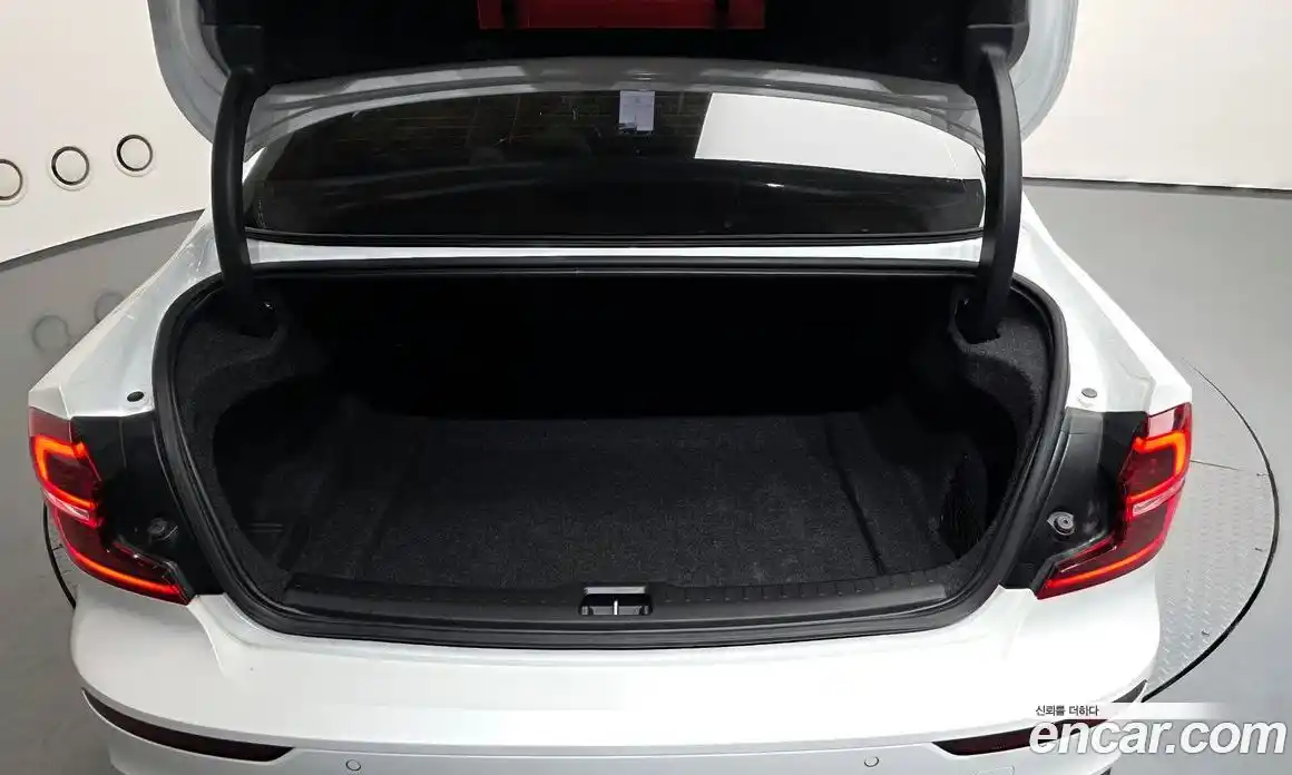 Volvo S60 2019 2.0 автомат (гидро), фото 22