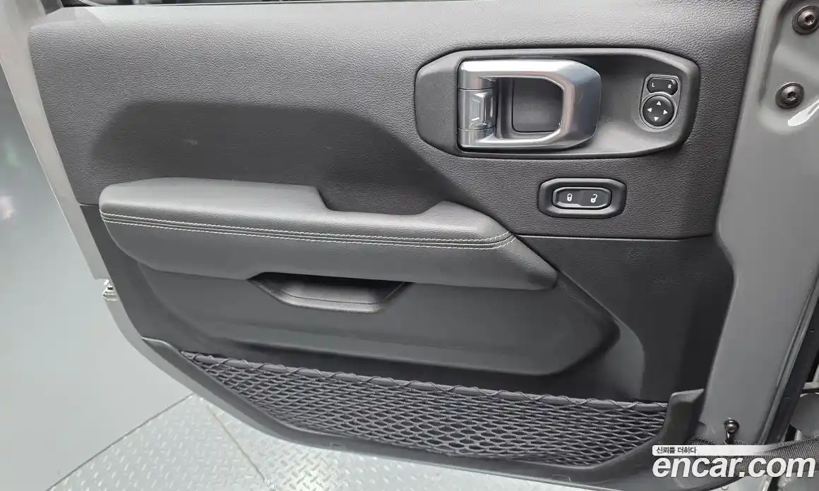 Jeep Wrangler 2023 2.0 автомат (гидро), фото 14