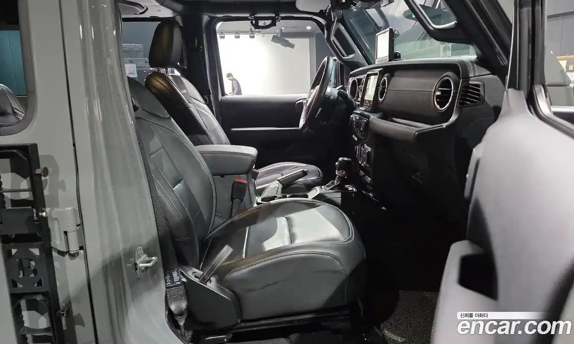 Jeep Wrangler 2023 2.0 автомат (гидро), фото 16