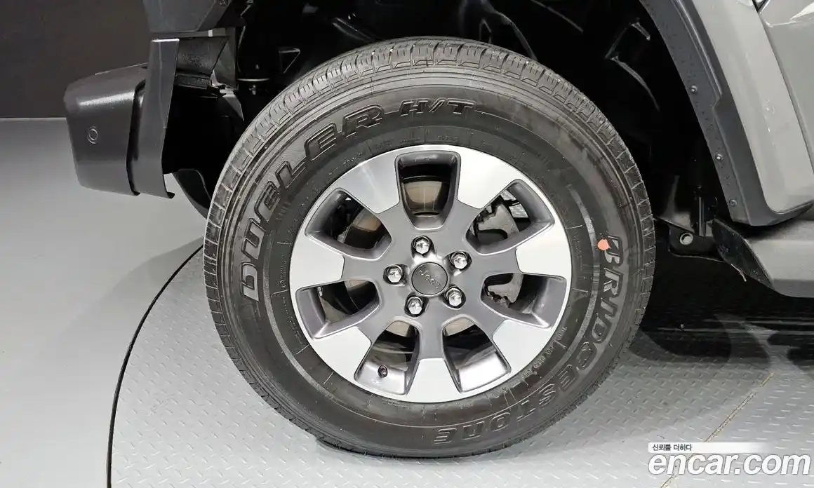 Jeep Wrangler 2023 2.0 автомат (гидро), фото 5