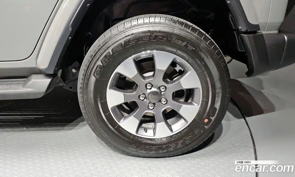 Jeep Wrangler 2023 2.0 автомат (гидро), фото 7