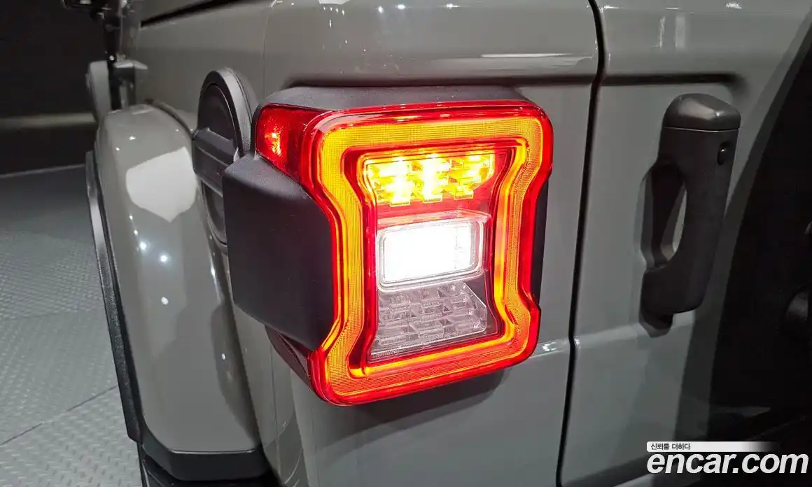 Jeep Wrangler 2023 2.0 автомат (гидро), фото 9