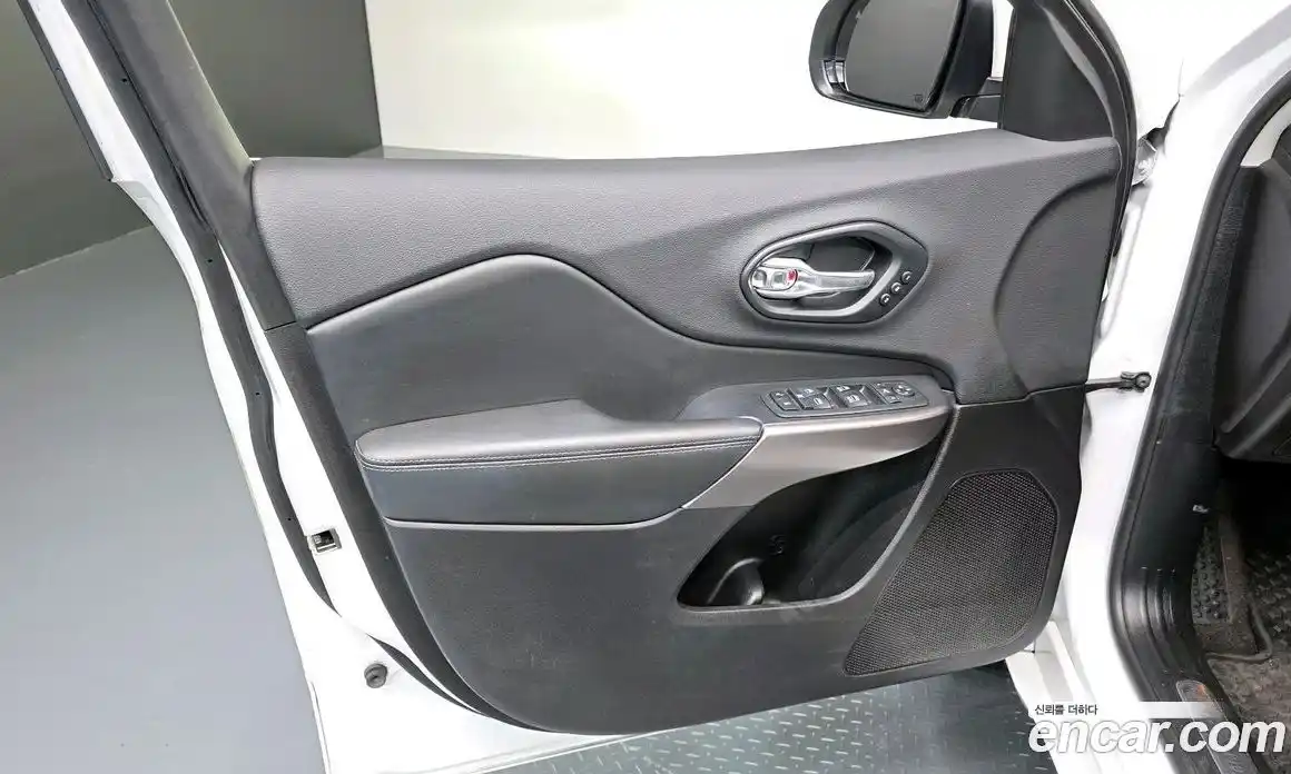 Jeep Cherokee 2019 2.2 автомат (гидро), фото 14