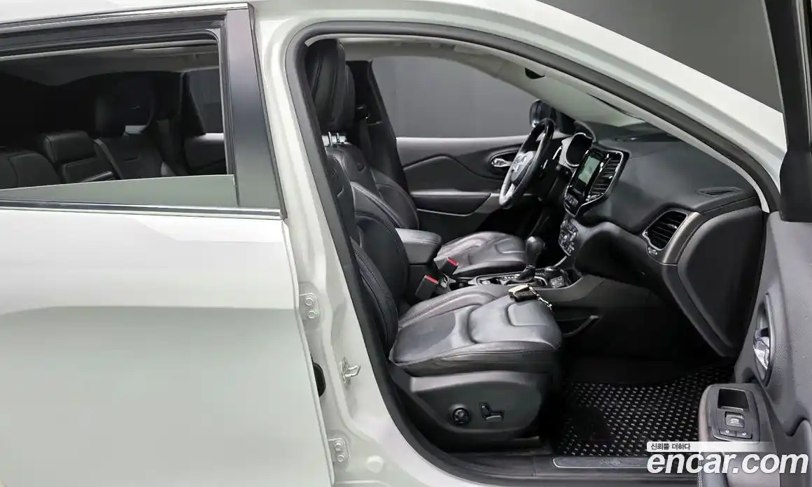 Jeep Cherokee 2019 2.2 автомат (гидро), фото 16