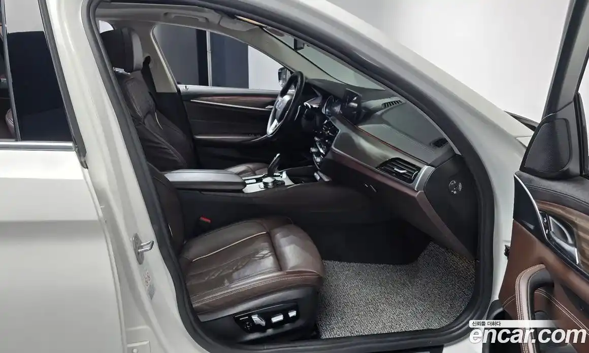 BMW 5 серия 2018 2.0 автомат (гидро), фото 16
