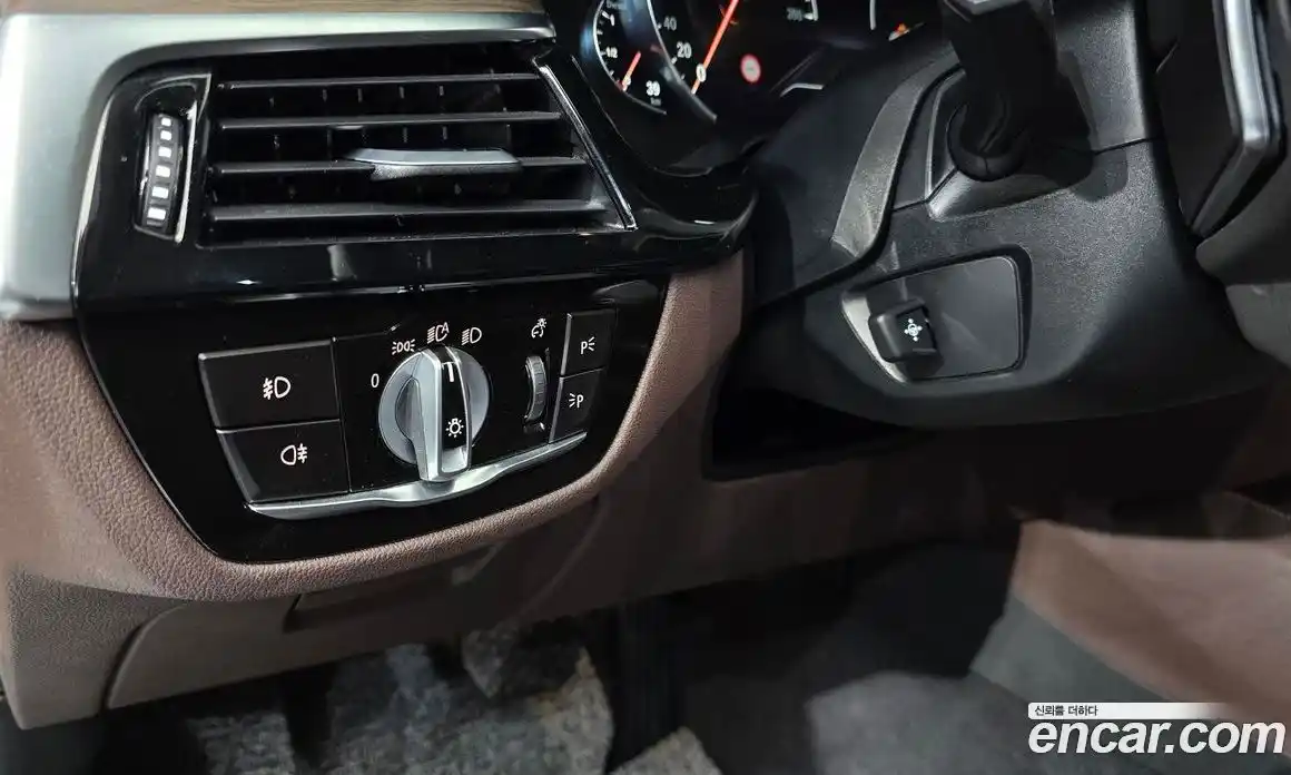 BMW 5 серия 2018 2.0 автомат (гидро), фото 28