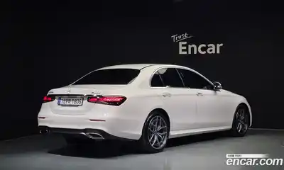 Mercedes-Benz E-Class 2022 2.0 автомат (гидро), миниатюра 2