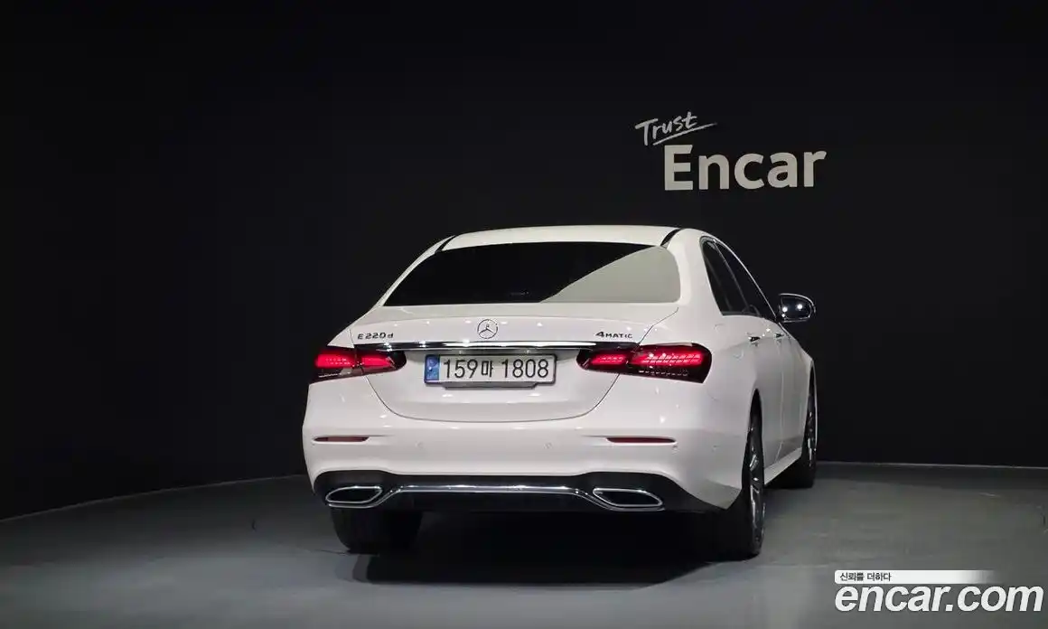 Mercedes-Benz E-Class 2022 2.0 автомат (гидро), фото 4