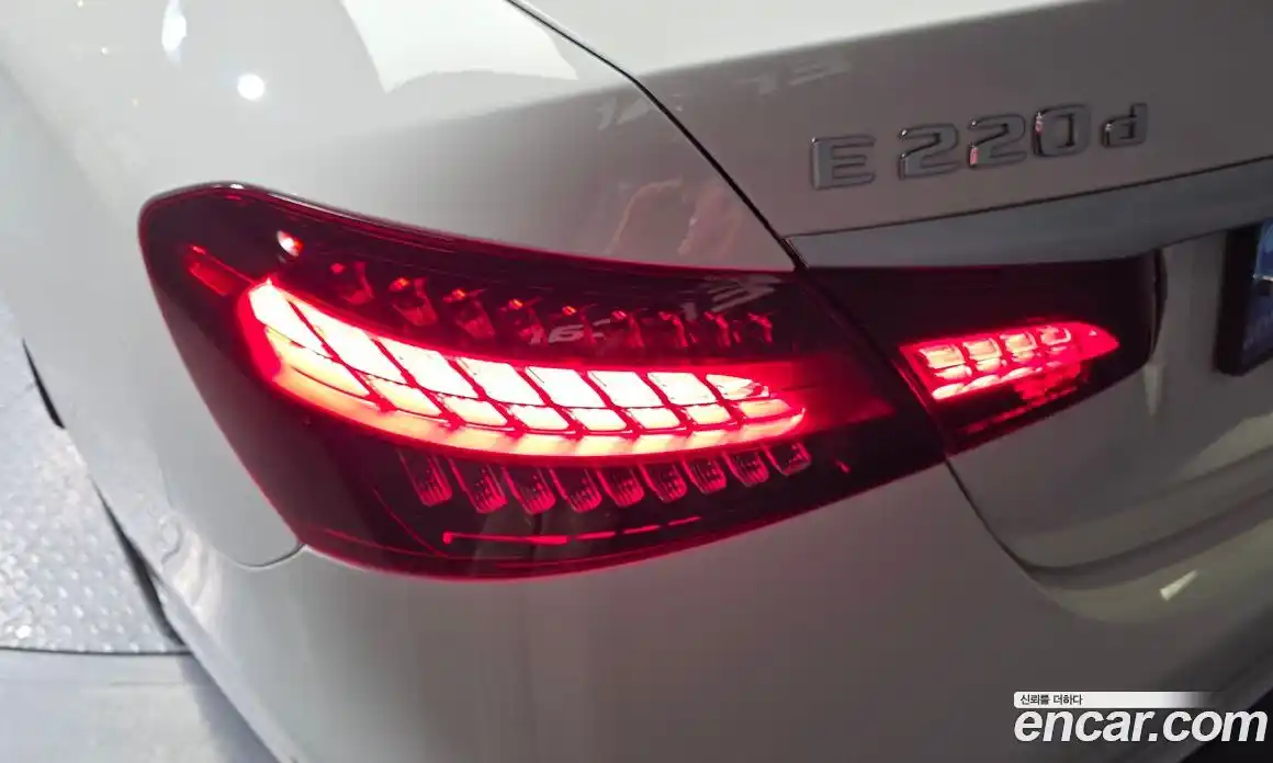 Mercedes-Benz E-Class 2022 2.0 автомат (гидро), фото 9