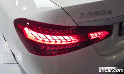 Mercedes-Benz E-Class 2022 2.0 автомат (гидро), миниатюра 9