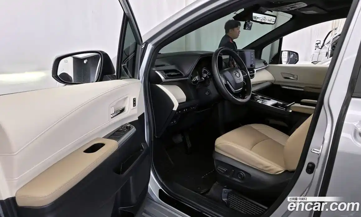 Toyota Sienna 2023 2.5 гидро, фото 13