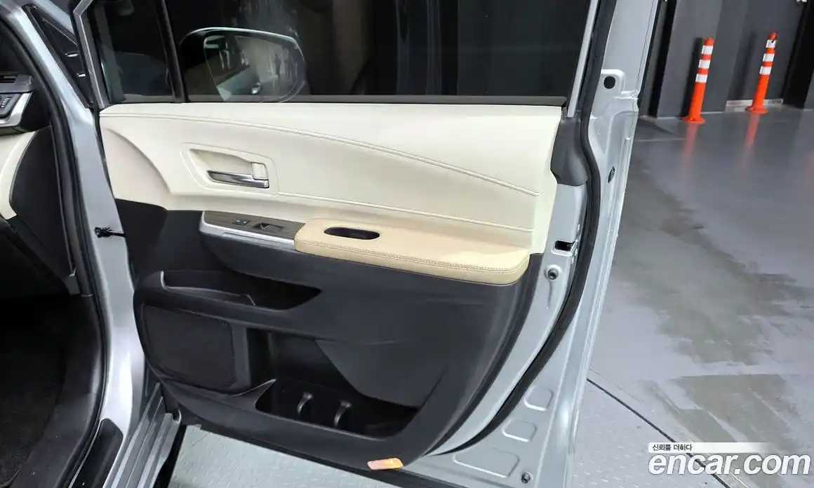 Toyota Sienna 2023 2.5 гидро, фото 15