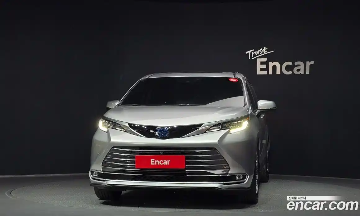 Toyota Sienna 2023 2.5 гидро, фото 3