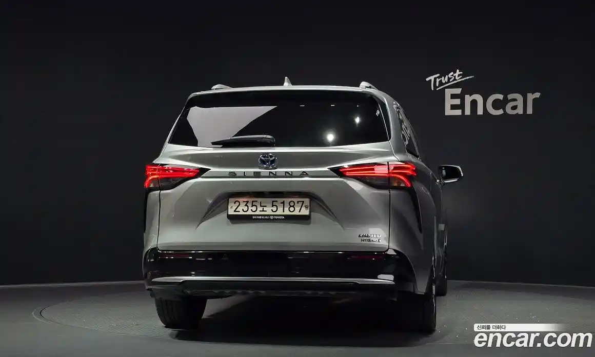 Toyota Sienna 2023 2.5 гидро, фото 4