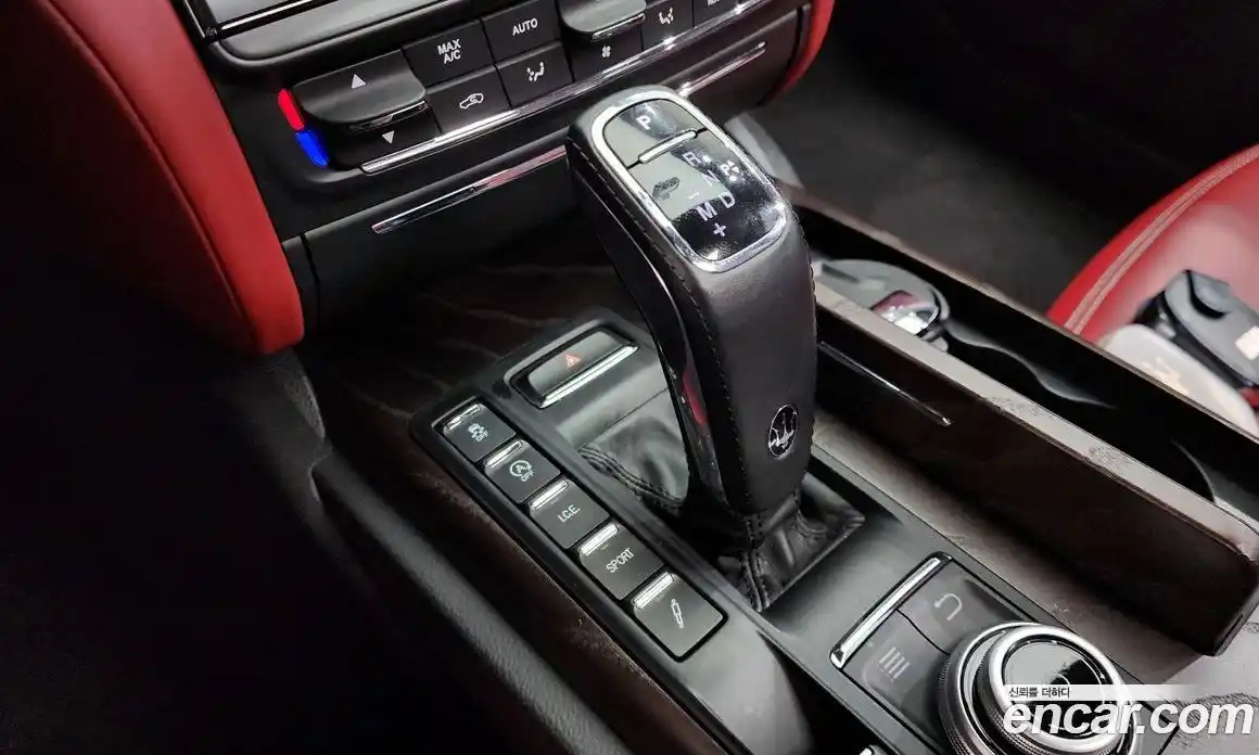 Maserati Quattroporte 2020 3.0 гидро, фото 12
