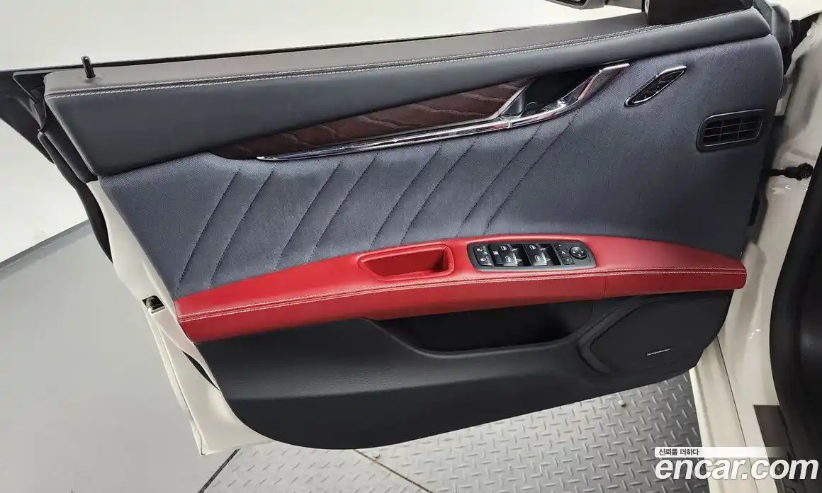 Maserati Quattroporte 2020 3.0 гидро, фото 14