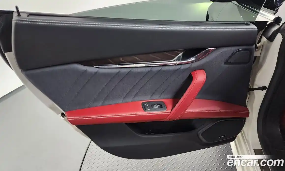 Maserati Quattroporte 2020 3.0 гидро, фото 15