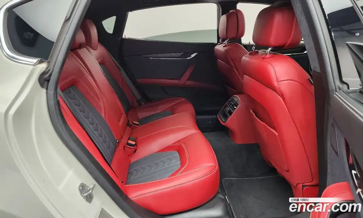Maserati Quattroporte 2020 3.0 гидро, фото 17