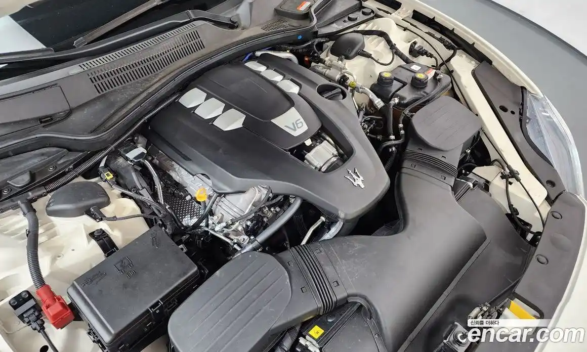 Maserati Quattroporte 2020 3.0 гидро, фото 6