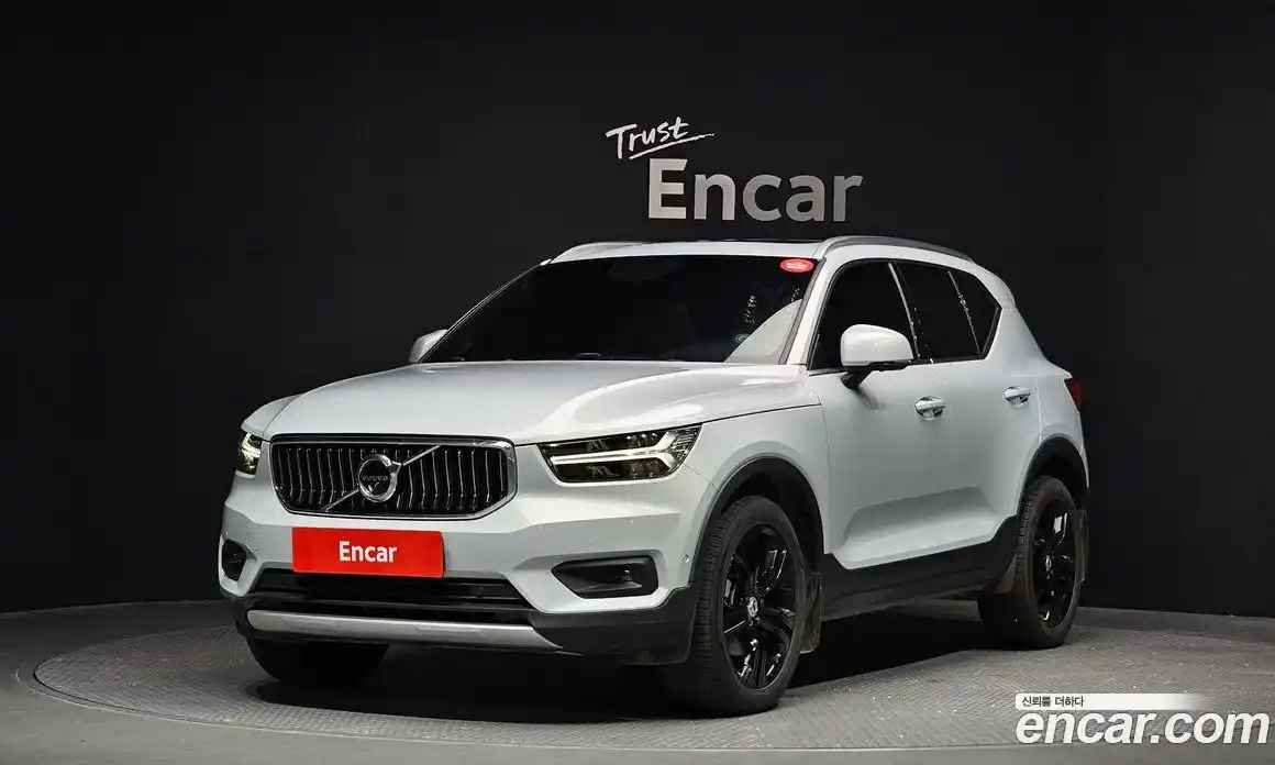 Volvo XC40 2022 2.0 автомат (гидро), фото 1