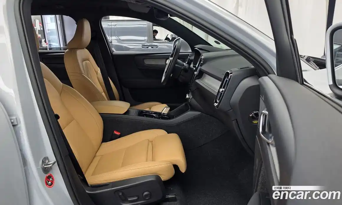 Volvo XC40 2022 2.0 автомат (гидро), фото 11