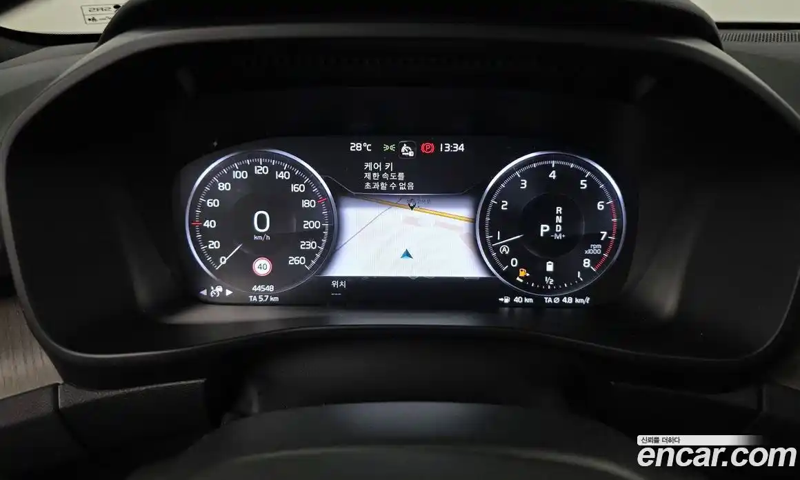 Volvo XC40 2022 2.0 автомат (гидро), фото 8