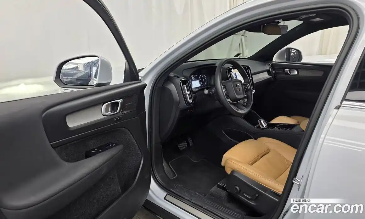 Volvo XC40 2022 2.0 автомат (гидро), фото 10