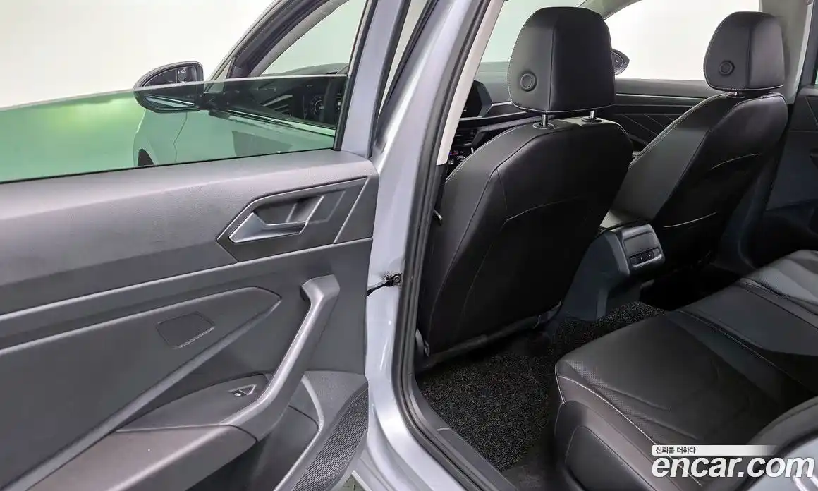 Volkswagen Jetta 2023 1.5 автомат (гидро), фото 17
