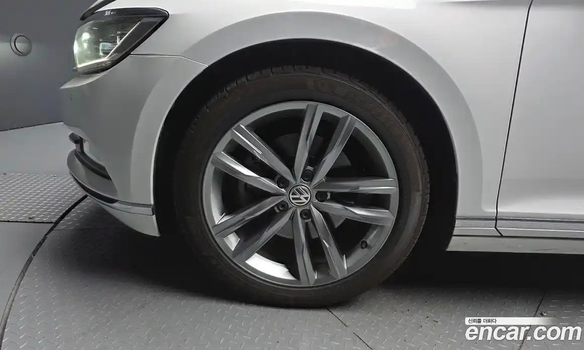 Volkswagen Passat 2018 2.0 автомат (гидро), фото 5