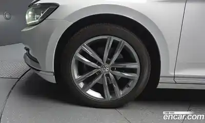 Volkswagen Passat 2018 2.0 автомат (гидро), миниатюра 5
