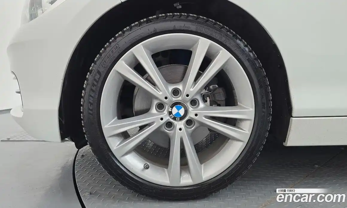 BMW 1 серия 2019 2.0 автомат (гидро), фото 5
