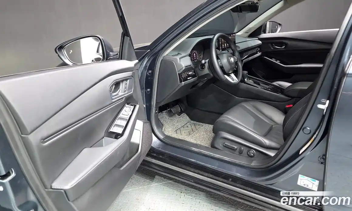 Honda Accord 2024 2.0 автомат (гидро), фото 13
