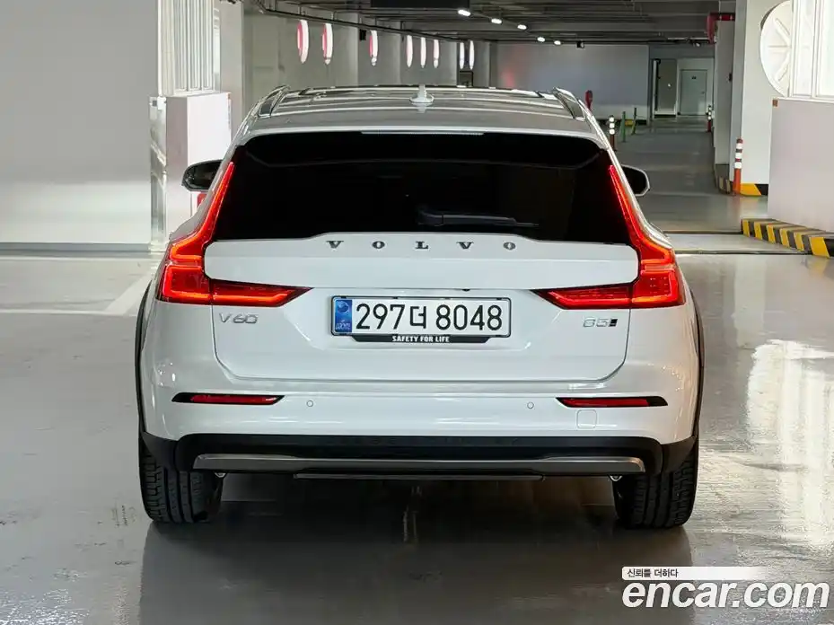 Volvo V60 2025 2.0 автомат (гидро), фото 4