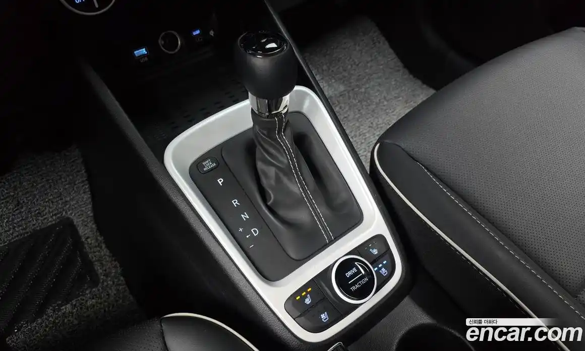 Hyundai Venue 2025 1.6 автомат (гидро), фото 12